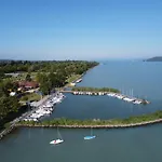 Lakeside Luxury Daire