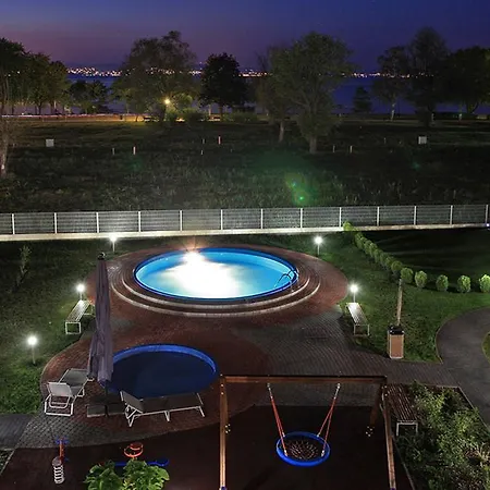 Daire Lakeside Luxury *