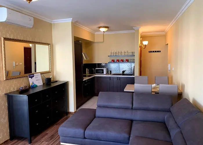 Lakeside Luxury Apartment *