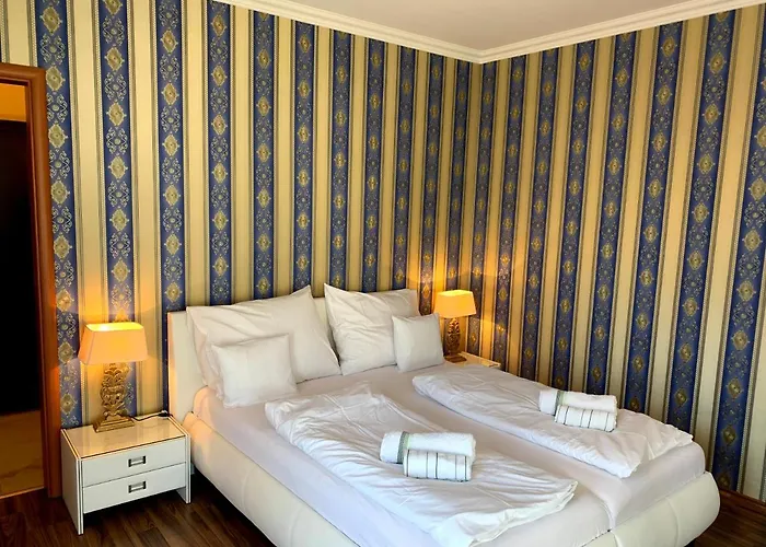 Lakeside Luxury Lejlighed *